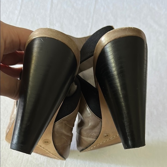 Vince Camuto Tan Heels with Chunky Heel and Peep-Toe Design - Picture 7 of 7